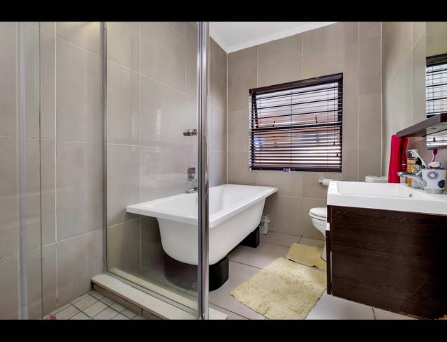 3 BEDROOM APARTMENT FOR SALE IN DAINFERN